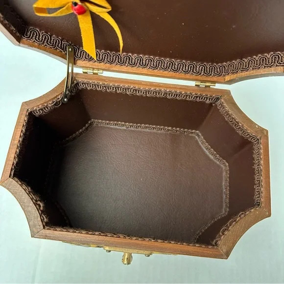 Wood Box 3D Decoupage Purse Octagon Brass Clasp Owls Vintage 60s/70s - Picture 11 of 16